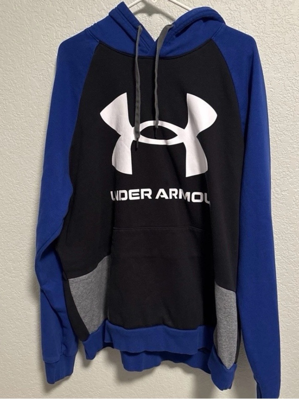 Under Armour Men’s Black & Blue Logo Crewneck Hoodie